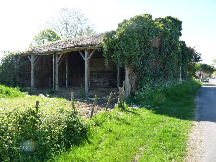 vieille grange à Tresses